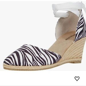 BRAND NEW RIALTO COACHELLA ESPADRILLE CLOSE-TOED SHOE